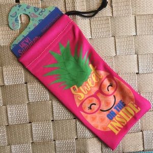Cloth pineapple sunglasses case